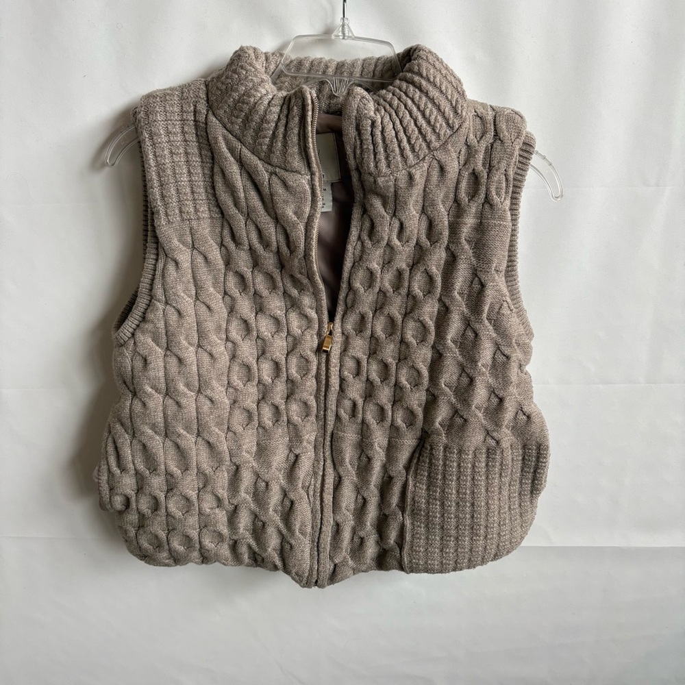 Joie Soft Knit Vest in Beige. Size Medium INV25/408